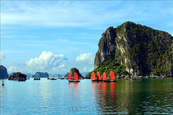 Quảng Ninh tăng tốc hướng tới 23 triệu lượt khách du lịch