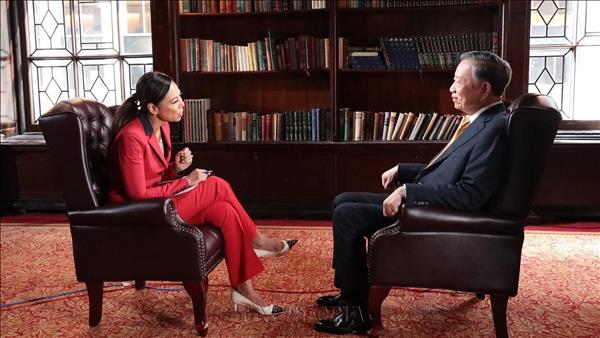 Top leader outlines Vietnams foreign policy priorities, growth ambitions in Bloomberg TV interview