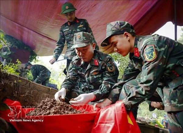 Ramener les soldats tombés au combat auprès de leurs camarades