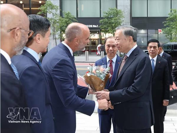Le secrétaire général et président vietnamien To Lam visite le groupe Pfizer aux États-Unis