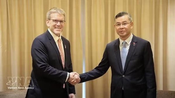 Le Vietnam renforce ses liens avec les groupes et institutions financières américains