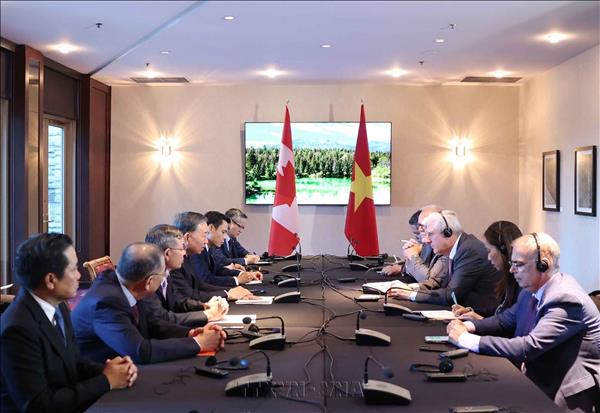 Party General Secretary and President meets with major businesses in Canada