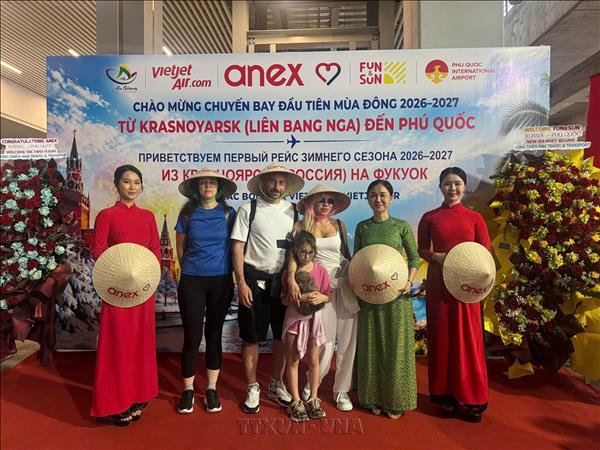 Đón chuyến bay thẳng đầu tiên đưa du khách từ Nga đến Việt Nam