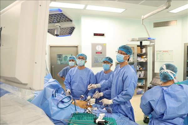 Vietnam realiza con éxito primer implante de dispositivo de soporte cardíaco CorHeart 6