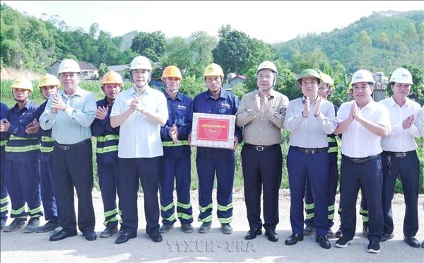 Phó Thủ tướng Thường trực Phạm Gia Túc kiểm tra, chỉ đạo đẩy nhanh tiến độ 2 tuyến cao tốc Hữu Nghị - Chi Lăng và Đồng Đăng - Trà Lĩnh