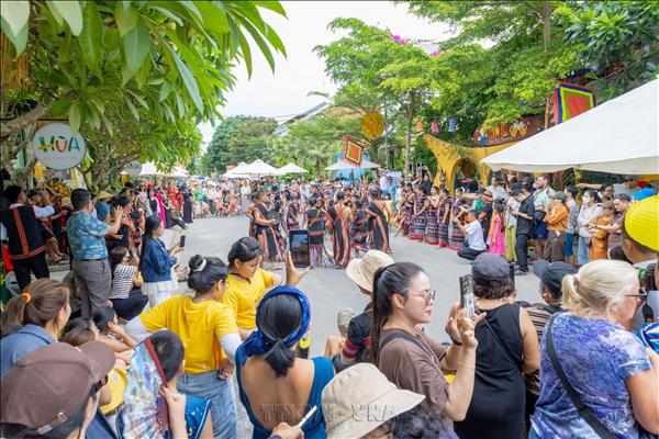Coastal Tourism Turns Local Livelihoods into Attractions