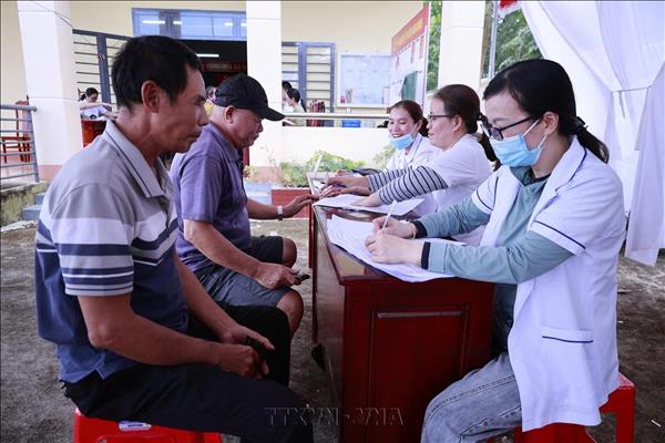 Người dân vùng biên chủ động khám sức khỏe để tích hợp dữ liệu điện tử