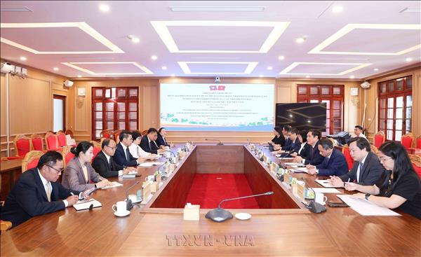 Vietnam, Laos promote cooperation in personnel training for communications, ideological work