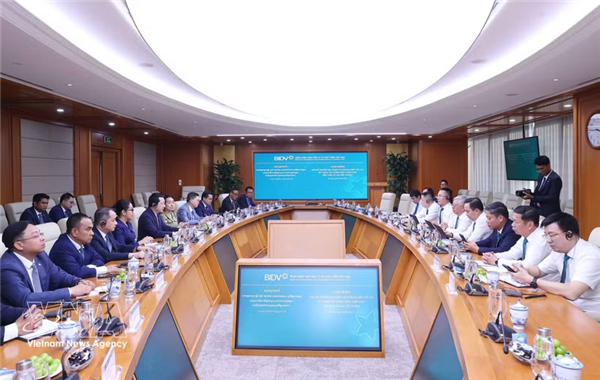 柬埔寨监察部代表团与BIDV交流数字化转型与风险管理经验