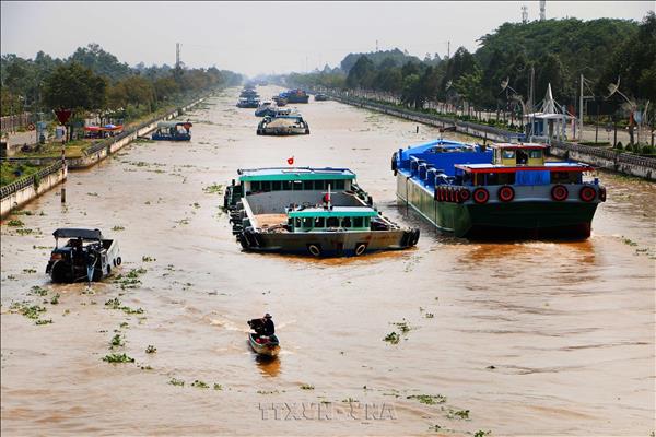 Cần Thơ phát triển vận tải thủy