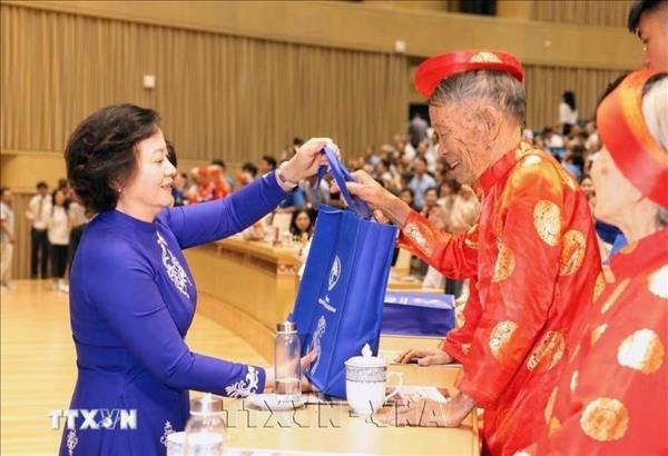 ຮ່ວມ​ແຮງ​ຮ່ວມ​ໃຈ​ເອົາ​ໃຈ​ໃສ່​ຜູ້​ອາ​ຍຸ​ສູງ​ໃນ​ທ່າ​ອ່ຽງ​ສັງ​ຄົມ​ຜູ້​ສູງ​ອາ​ຍຸ