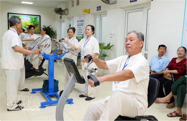 Vieillir plus longtemps, mieux vieillir : le Vietnam cherche de nouveaux modèles