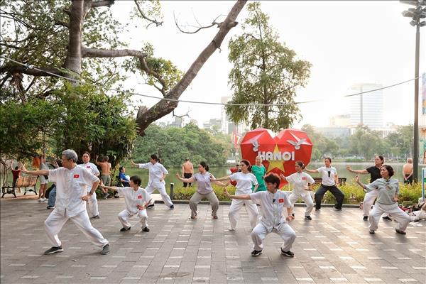 Sống vui, sống khỏe, phát huy vai trò cây cao bóng cả