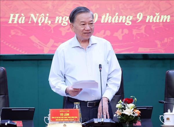 Top leader calls for proactive approach to national security
