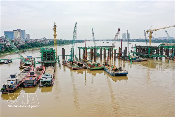 Hanoï accélère la construction de sept ponts sur le fleuve Rouge en vue de lAPEC 2027
