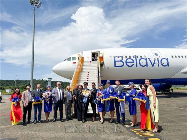 Thousands race to complete Phu Quoc airport expansion