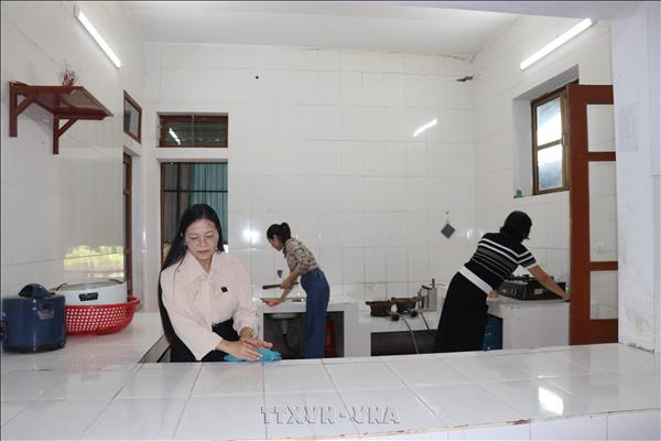 Giữ an toàn, đủ dinh dưỡng cho bữa ăn bán trú học đường