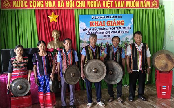 Trao truyền nghệ thuật cồng, chiêng cho thế hệ trẻ