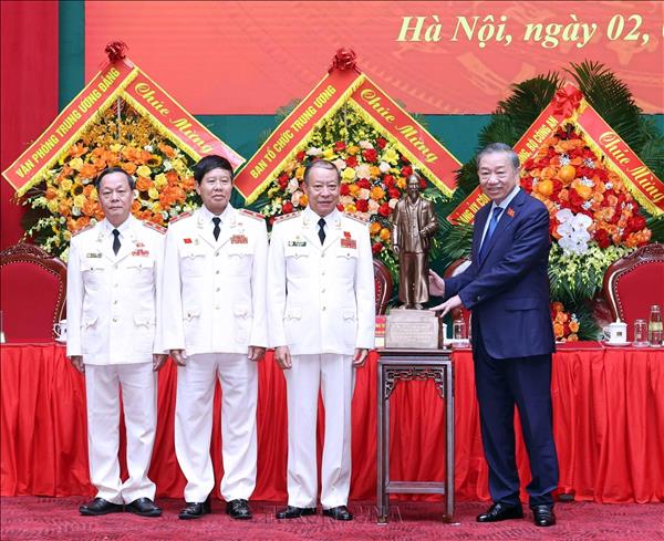 Top leader asks former police officers association to play key role in safeguarding national security