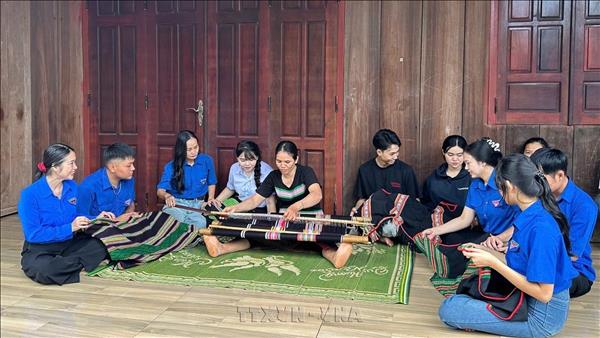Một ngày làm người Stiêng tại Sóc Bom Bo