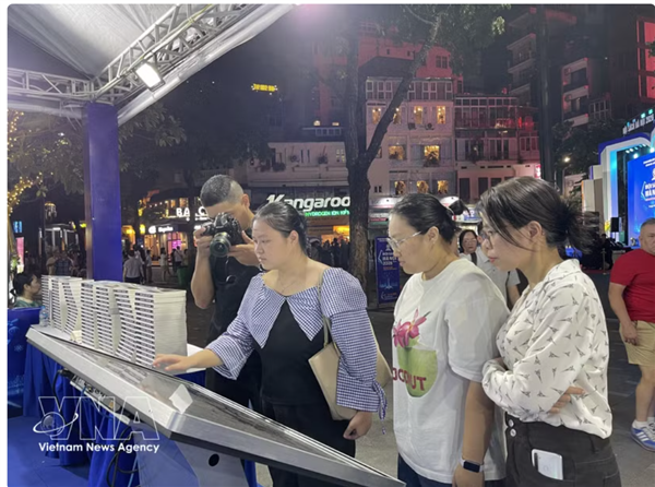 La 11e Foire du livre de Hanoï met la technologie au service du savoir