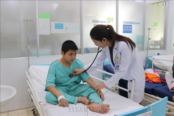 Cảnh báo nguy hiểm khi trẻ ngậm đồ chơi trong miệng