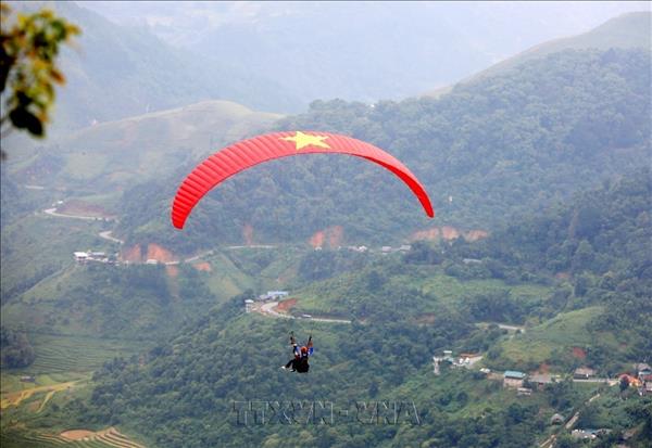 Exhilarating Flight over Khau Phas Golden Season in Lao Cai