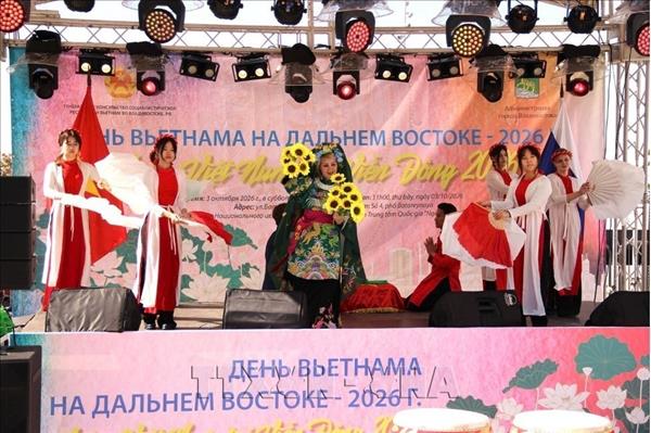 Sắc màu Việt lung linh giữa lòng thành phố vùng Viễn Đông Nga
