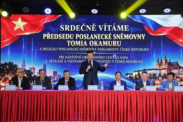 Chủ tịch Hạ viện CH Séc thăm cộng đồng người Việt tại Praha