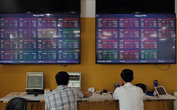 Proponen medidas para mejorar calidad del mercado bursátil de Vietnam