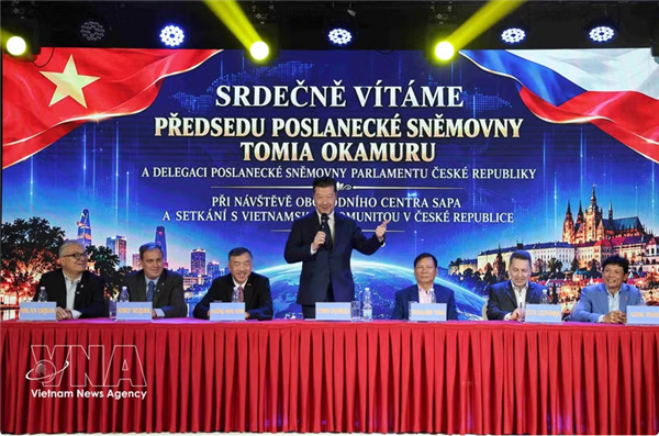 Le président de la Chambre tchèque à la rencontre de la communauté vietnamienne
