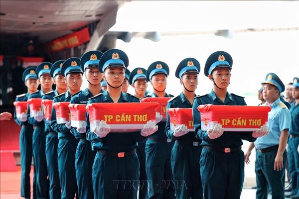 Bàn giao 15.401 mẫu hài cốt liệt sĩ phục vụ giám định ADN, xác định danh tính