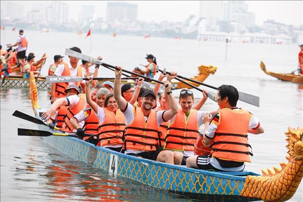 International Flair at Hanois West Lake Dragon Boat Race