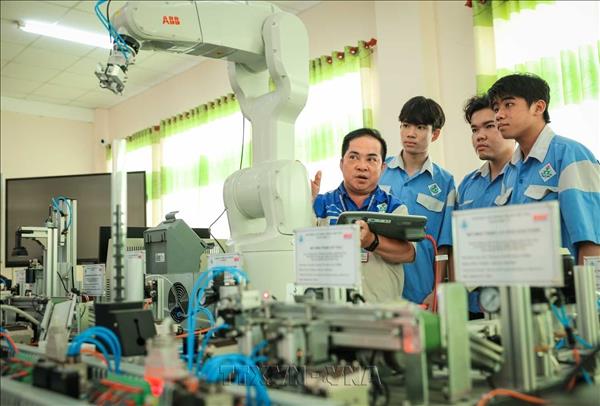 Cần Thơ đổi mới đào tạo nghề từ nghiên cứu, sáng tạo robot