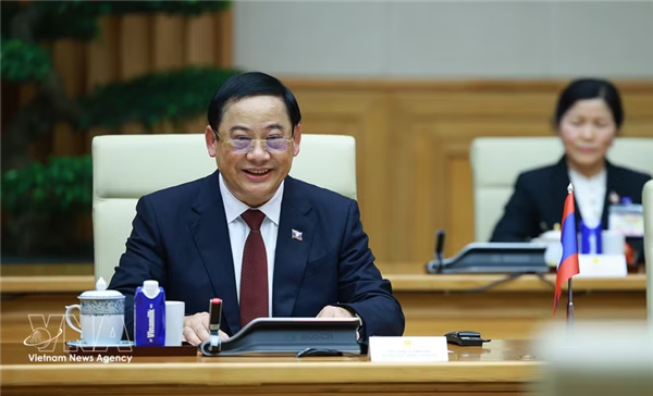越南政府和国会领导人向老挝新任政府总理和国会主席致贺信