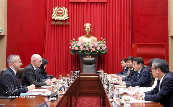 越南公安部长会见加拿大康考迪亚大学校长：推动安全技术培训、研究领域合作