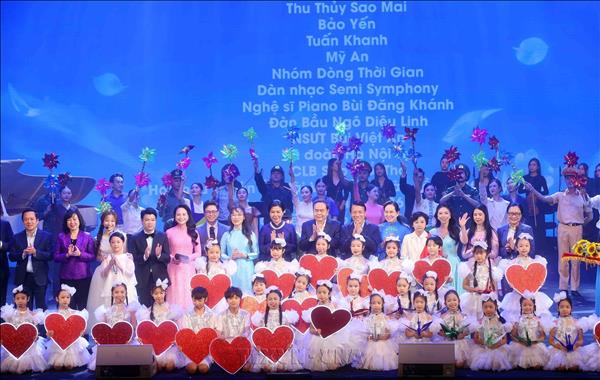 NA President attends music show in support of disadvantaged women, children