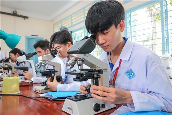 Đại học Cần Thơ đào tạo nguồn nhân lực chất lượng cao đáp ứng yêu cầu chuyển đổi số