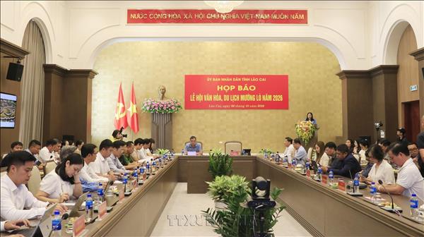 Mường Lò mở hội: 2.026 người dân tộc Thái biểu diễn màn Đại Xòe