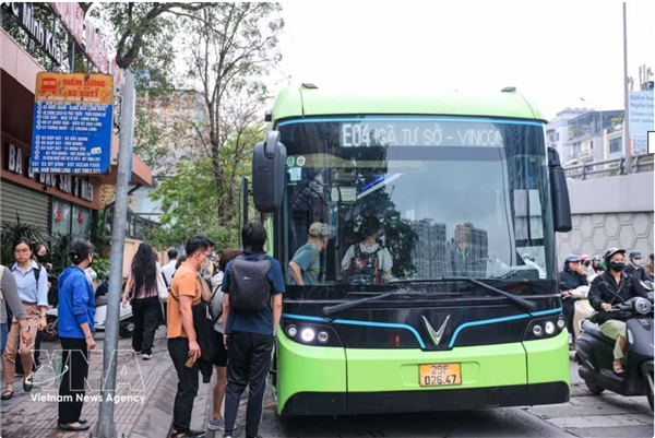 Hanoi passe à la vitesse supérieure pour verdir ses transports urbains