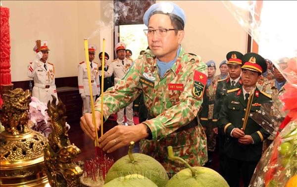 Lực lượng gìn giữ hòa bình Việt Nam báo công dâng Bác