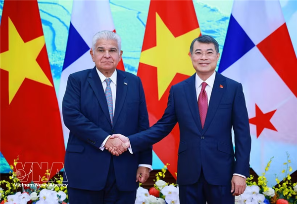 越南政府总理黎明兴会见巴拿马总统穆利诺