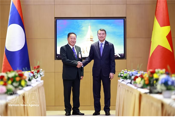Le Vietnam et le Laos renforcent leur coopération et les liens entre leurs peuples