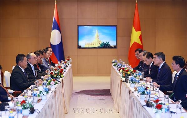 PM receives leaders of Lao Front for National Construction, Laos-Vietnam Friendship Association