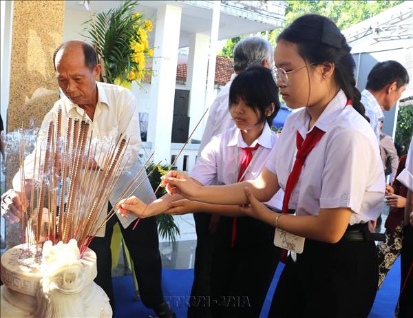 Dâng hương tưởng niệm 60 năm ngày xảy ra vụ thảm sát Diên Niên - Phước Bình