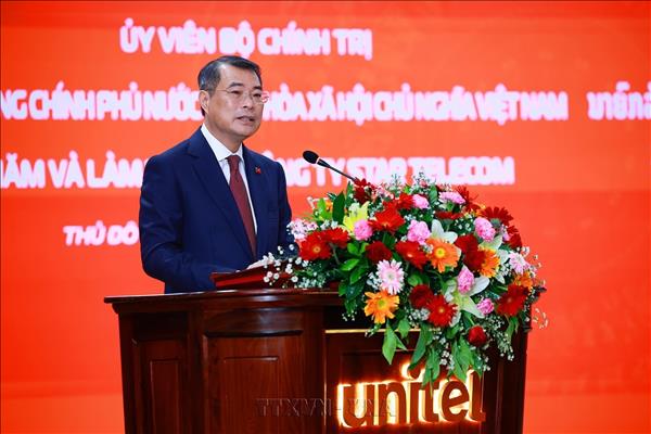 Premier vietnamita sostiene encuentro con directivos de empresa Unitel