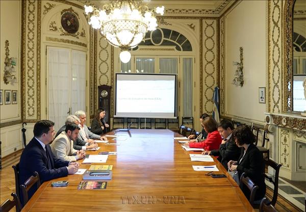 Vietnam, Argentina push for educational, academic cooperation