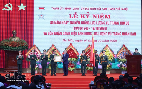 越共中央总书记、国家主席苏林：建设精、简、强的首都武装力量 满足新形势下的要求