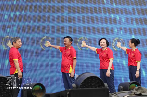 越共中央书记处常务书记陈锦秀出席全民健康运动启动仪式 倡导每位公民至少锻炼一项体育运动