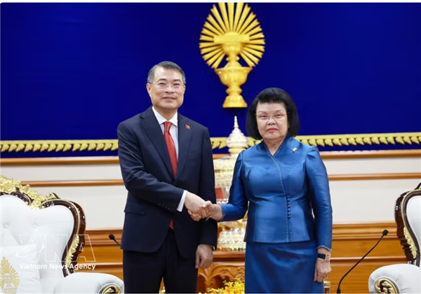 Entrevue entre le Premier ministre Lê Minh Hung et la présidente de lAssemblée nationale cambodgienne Khuon Sudary